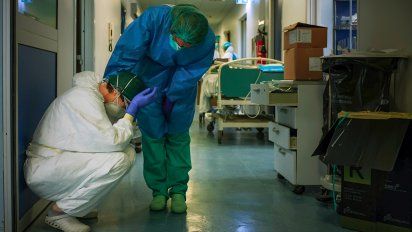 italia bate de nuevo el record de muertos por coronavirus: casi 800 en 24 horas