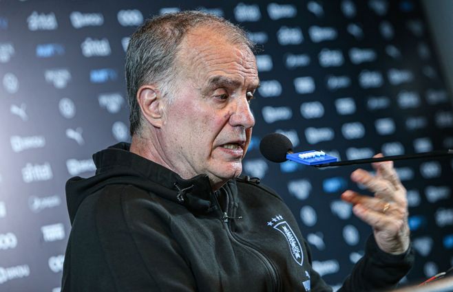Bielsa en la conferencia de prensa. Foto: FocoUy.