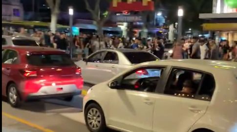 Tras evacuar Montevideo Shopping por dos amenazas de bomba, bomberos revisaron el centro comercial y el público pudo volver