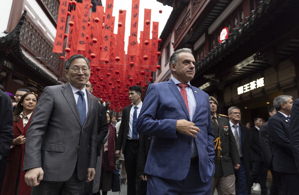 Foto: Presidencia. Yamandú Orsi en visita oficial en China. Foto: Presidencia. Yamandú Orsi en visita oficial en China.