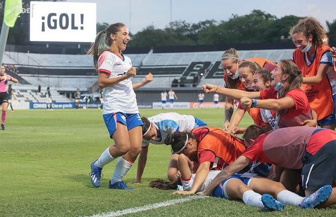 Festejo de gol de Nacional Femenino. Foto: oficial de Nacional, publicada en redes sociales.