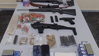 incautaron pistolas, rifles, escopetas y municiones tras dos allanamientos en el cerro