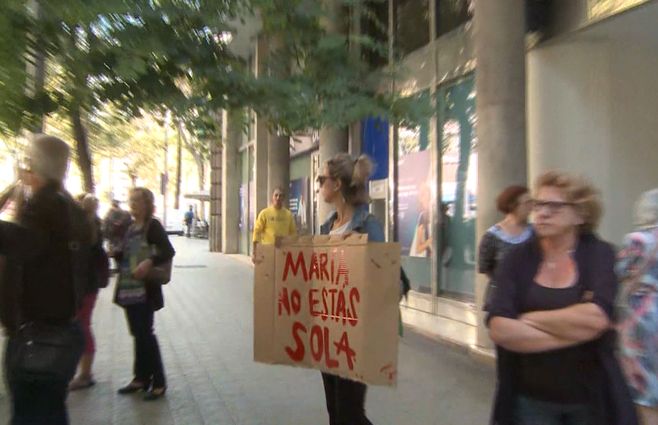 caso-maria-manifestacion-afiche-consulado-uruguay-barcelona.jpg