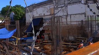 padres del liceo 8 denuncian que no comenzaron las clases debido a roturas en el edificio; anep emitio comunicado