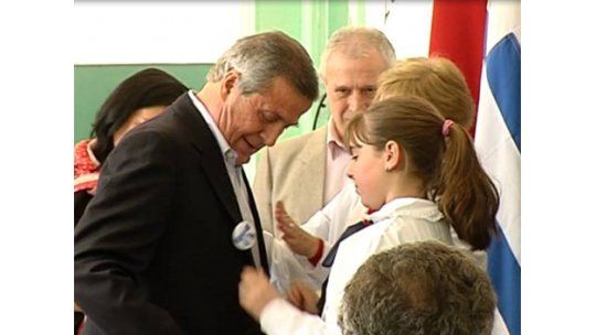 El maestro Oscar Tabárez recibió premio Moña de Honor 2013