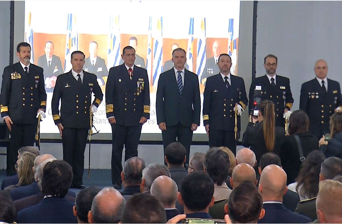 Orsi encabezó acto de ascenso a cinco contralmirantes de la Armada Nacional