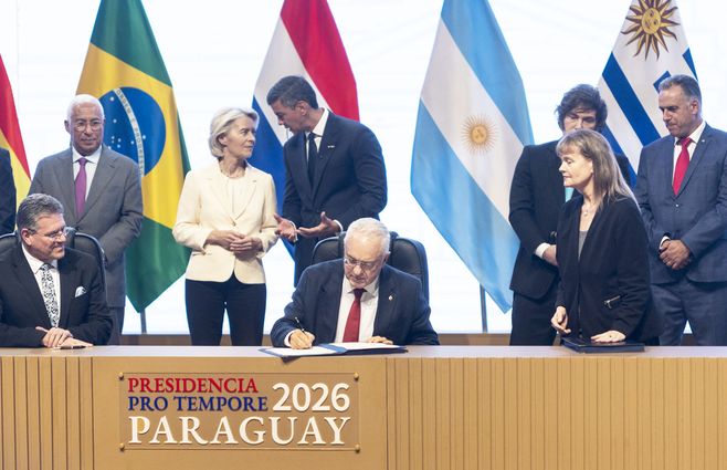 Lubetkim-firma-acuerdo-Mercosur-UE-Foto-Presidencia