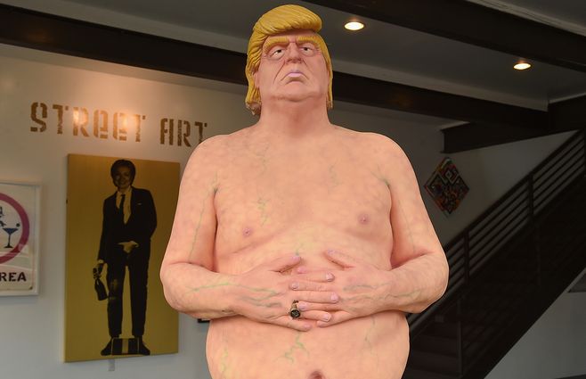 TRUMP-ESTATUA-DESNUDO.jpg