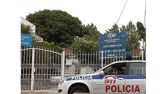 Dos ladrones, de traje, robaron la sede del BSE en Colón