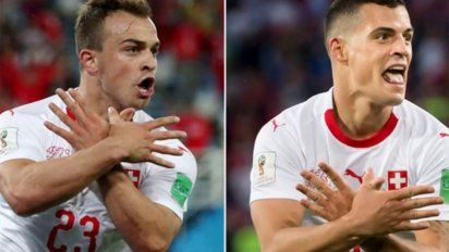 no hay que mezclar politica y futbol, dice el dt suizo tras gestos de sus jugadores