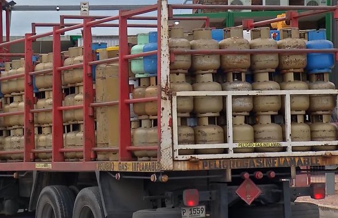 camiones-garrafas-supergas-planta