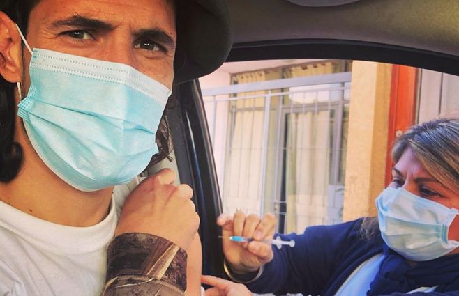 Cavani-vacuna-covid.jpg