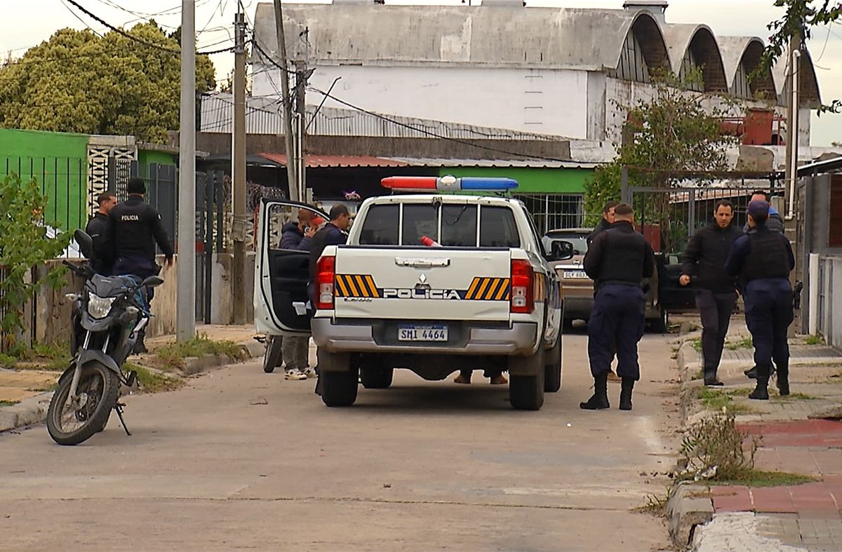 Persecución y tiroteo en Belvedere entre policías y delincuentes que habían robado una camioneta en la Unión