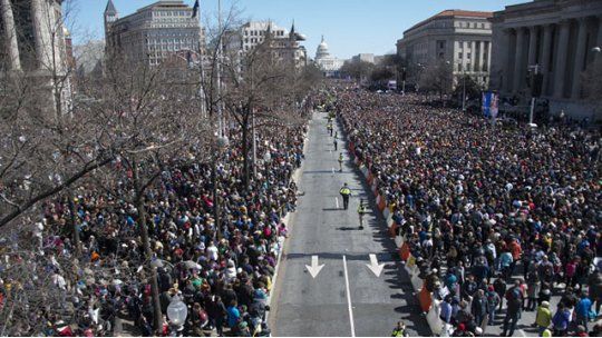 Manifestaciones en calles de EEUU contra libre acceso a las armas de fuego