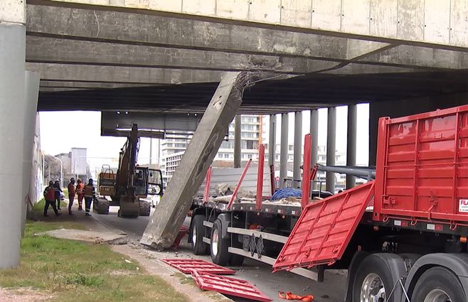 puente-bulevar-artigas-camion-roto