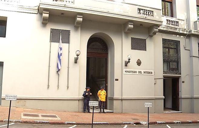 ministerio-del-interior-fachada-policias