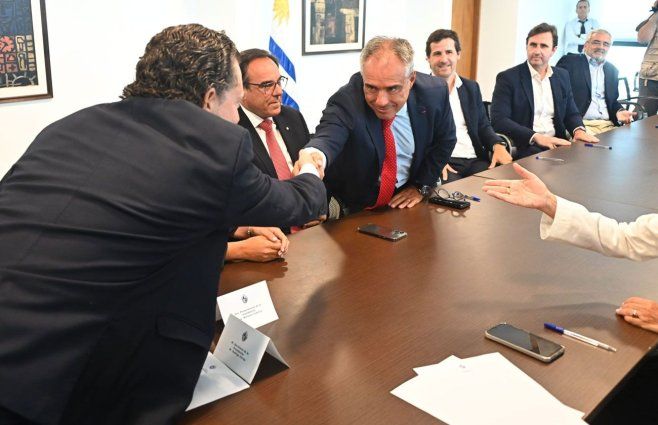 Gobierno y consorcio privado firmaron contrato por el proyecto Arazatí. Foto: FocoUy