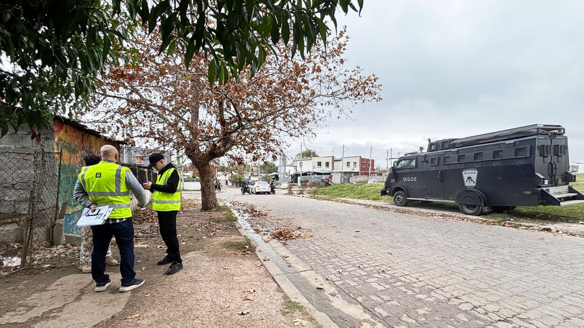 Intervención de la Intendencia con apoyo de la Policía en Malvín Norte: censo puerta a puerta a 400 viviendas