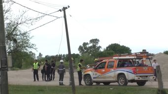 trabajador de 43 anos murio al sufrir una descarga electrica cuando cambiaba un cartel publicitario