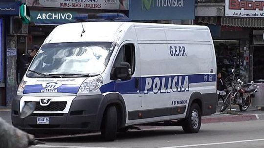 policía