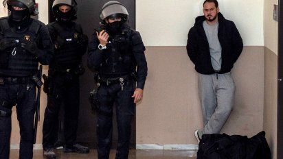 otros 16 detenidos en espana en protestas por encarcelamiento de pablo hasel