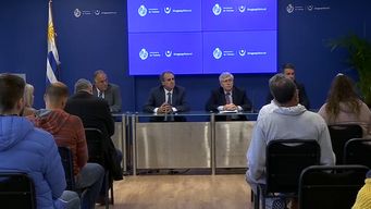 tabare viera recibio a grupo de personas que denuncia millonaria estafa de agencia de turismo