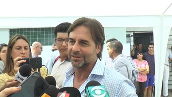 luis lacalle pou entre los presidentes mejor evaluados por los chilenos