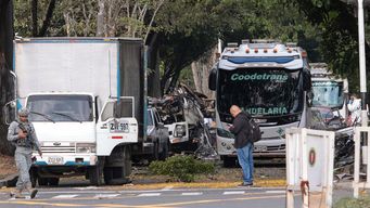 ataque con explosivos contra base aerea en colombia deja cinco muertos y 36 heridos