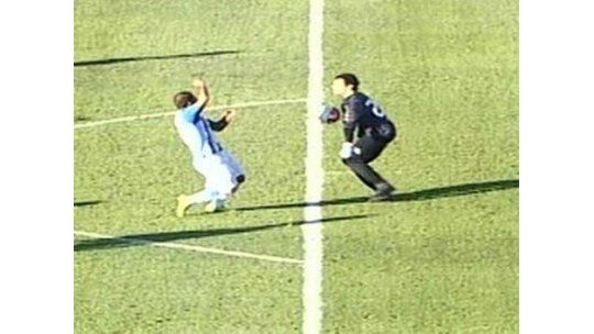 Peñarol venció a Cerro Largo 2 a 0, polémica expulsión de Bologna