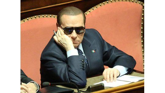 Nueva crisis en Italia: dimiten ministros de Berlusconi