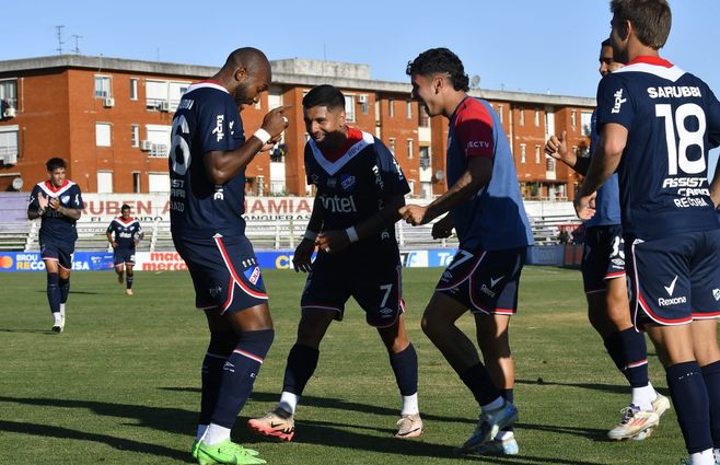 nacional fenix clausura 2024 fecha 12 foco uy (10).jpg
