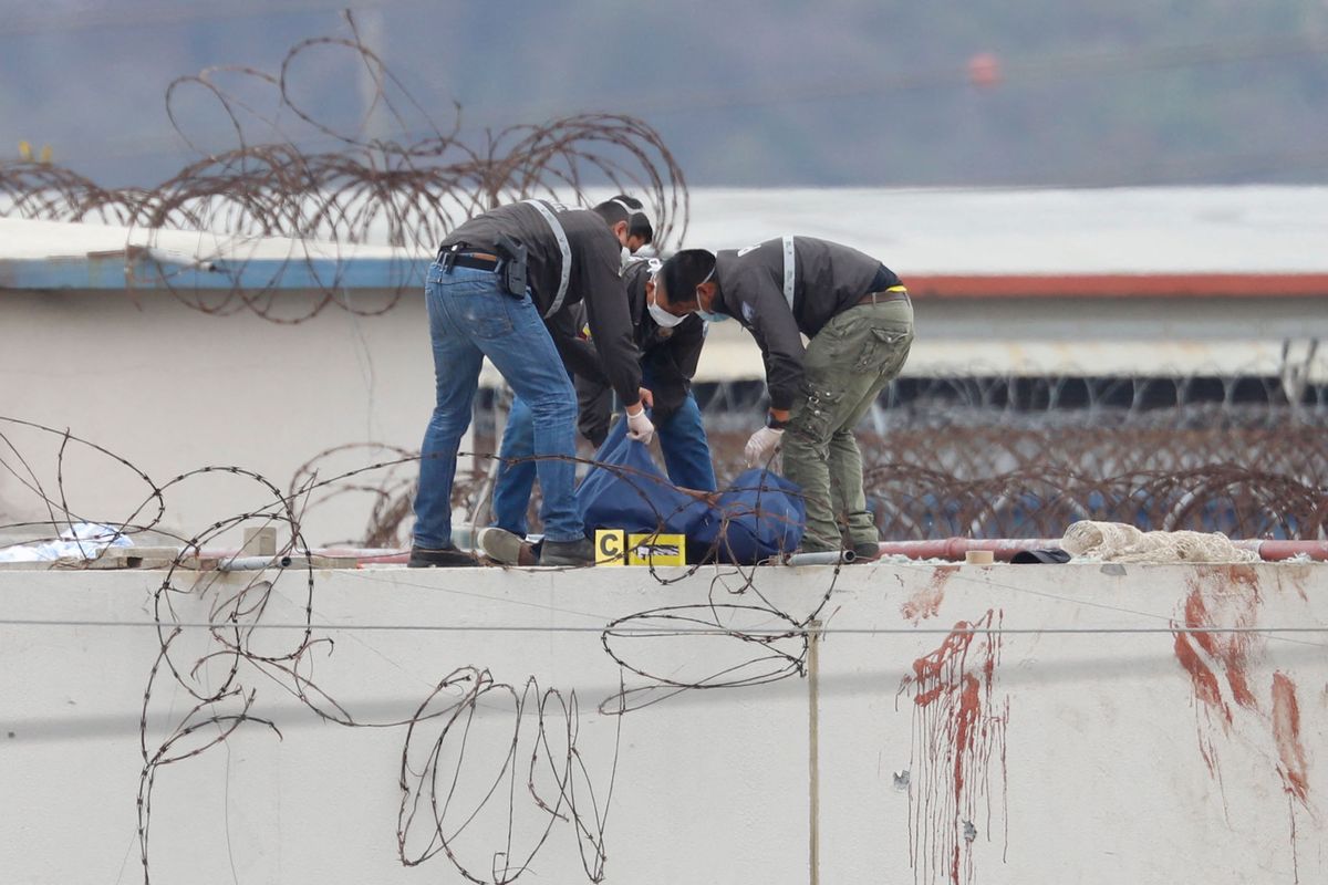 68 reclusos murieron y 25 resultaron heridos en enfrentamientos en cárcel de Ecuador