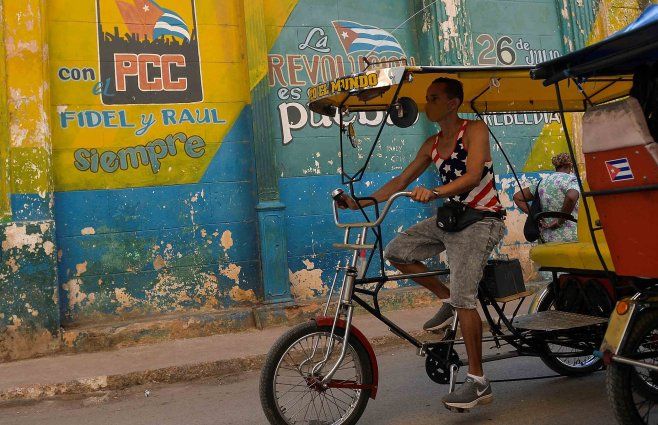 En Cuba, con musculosa de Estados Unidos. Foto: AFP archivo.
