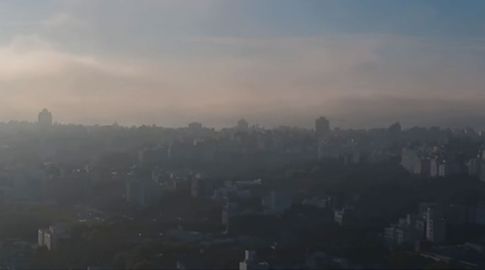 Visibilidad muy reducida por una espesa niebla este martes de mañana en todo el país