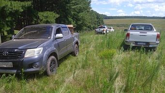 interceptan e incautan seis camionetas con contrabando: cuatro iban a alta velocidad y hubo persecucion