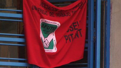 ocupan utu de paysandu por estudiante que agredio con un cuchillo al director