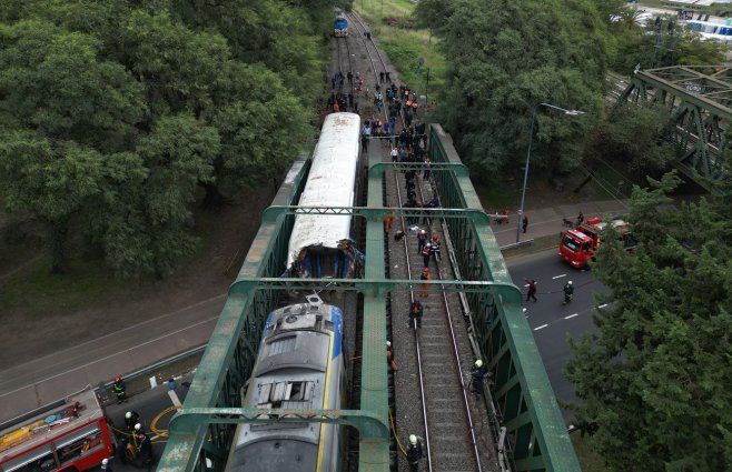 Foto: STR vía AFP. Choque de trenes en Buenos Aires.