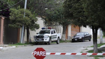 encapuchados espanoles intentan entrar en embajada de mexico