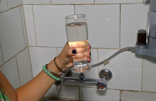 canilla-agua-turbia-marron-filtro