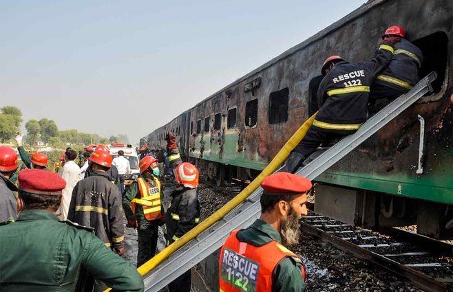 pakistan-incendio-tren.jpg