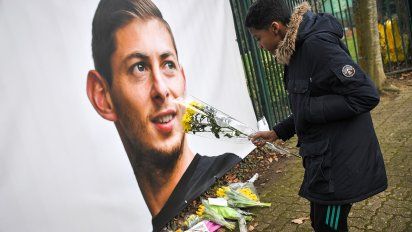 hallaron restos en la costa francesa que podrian ser de la avioneta de sala