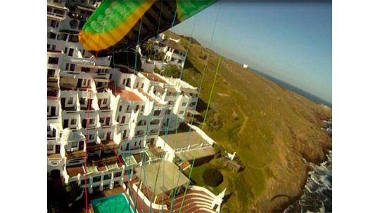 Una opción para volar sobre Punta Ballena: parapente