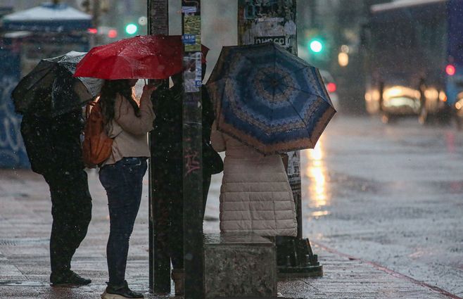 PARAGUAS--FOCO-UY---LLUVIAS-Y-TORMENTAS