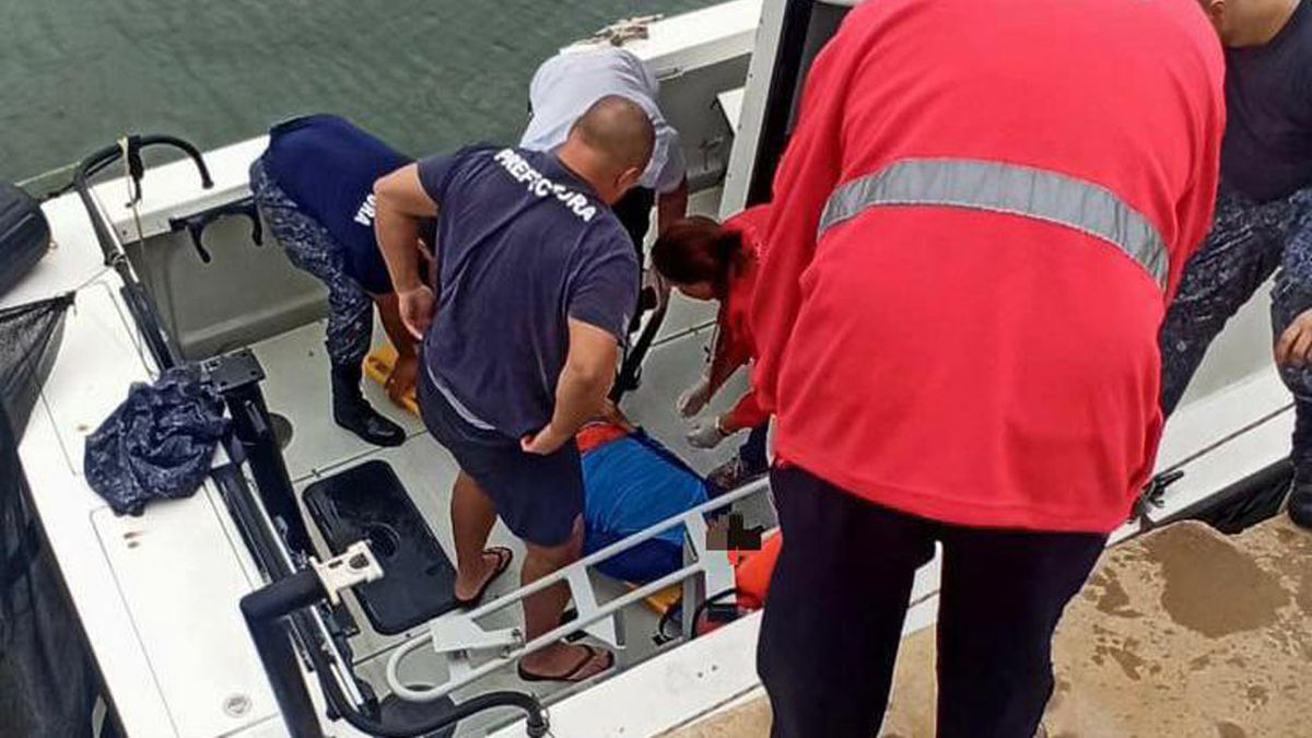 Prefectura rescató a dos pescadores de las aguas de Punta Fría; uno con