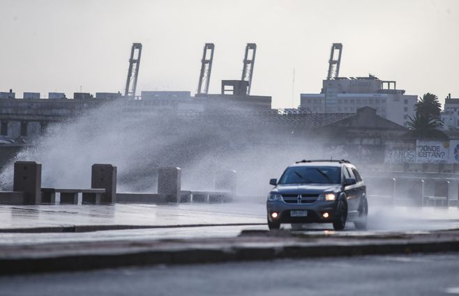 Advertencia naranja por vientos muy fuertes. Foto: FocoUy