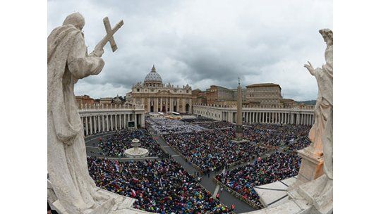 Papa Francisco proclamó santos a Juan Pablo II y Juan XXIII