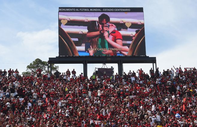 Surgió un matrimonio en la final de la Copa Libertadores. Foto: AFP.