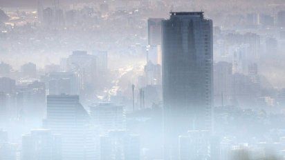Una nube de contaminación cubre Santiago el 9 de julio de 2018