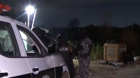 Dos homicidios simultáneos en Montevideo: una persona fue acribillada a balazos y otra maniatada y con varios impactos de bala