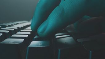 una mujer fue victima de hackeo en su cuenta bancaria; hay una persona detenida